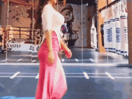 教练，她带球撞人