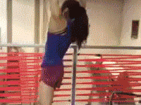 姑娘你这臂力，男朋友扛得住吗？